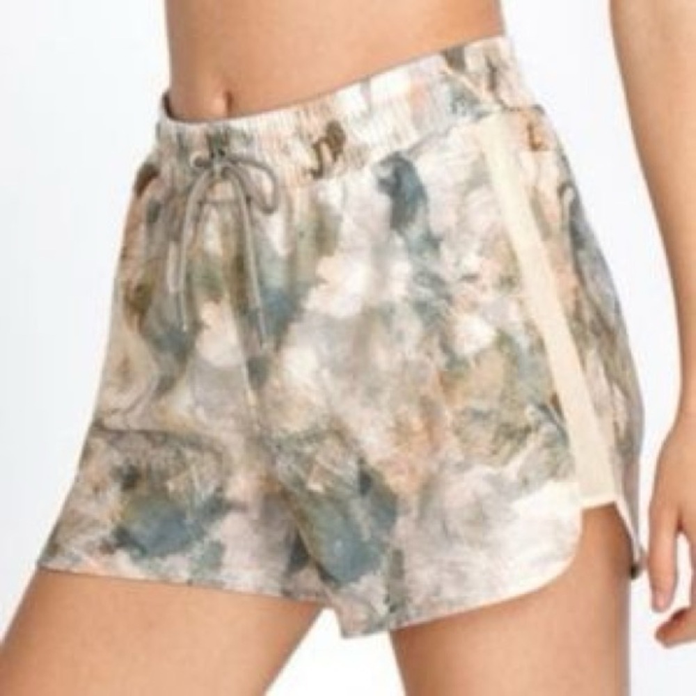 NWT Johnny Was Calme Running Shorts Travel Abstract Size XS